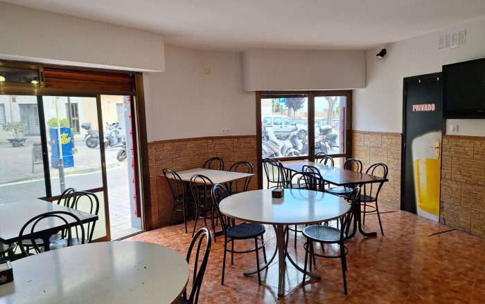 Bar Restaurante - Transfer - Sant Joan Despí -
                Las planas