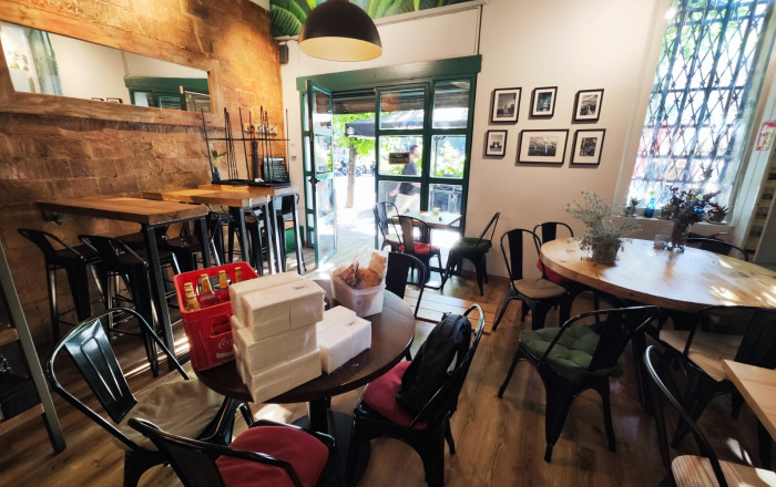 Bar Restaurante - Transfer - Barcelona -
                Eixample Derecho