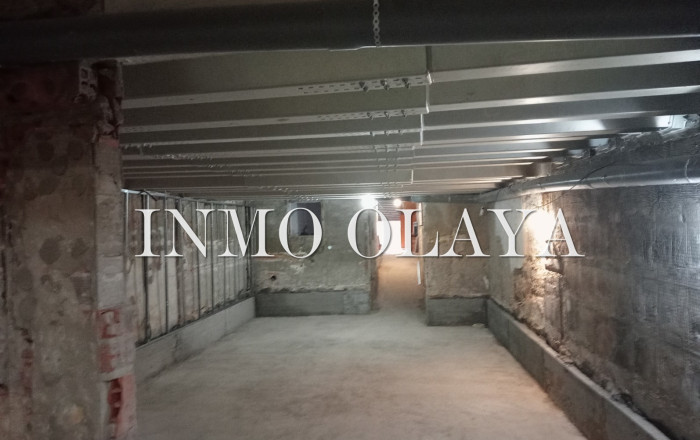 Local comercial - Revente - Barcelona -
                Sants