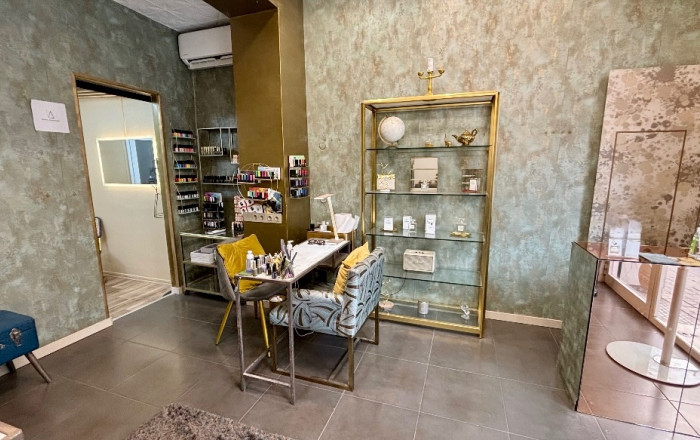 Peluquerias y Estetica - Traspaso - Barcelona -
                Les corts