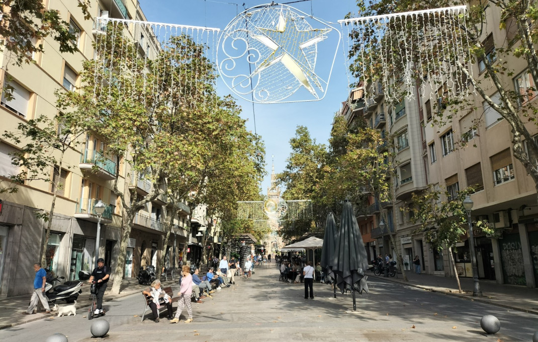 Alquiler - Local comercial -
Barcelona - Sagrada familia