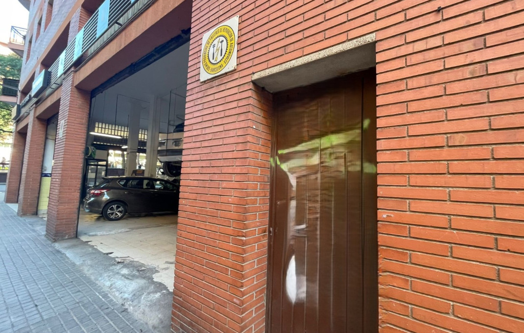 Venta en rentabilidad - Local comercial -
Barcelona - Sants