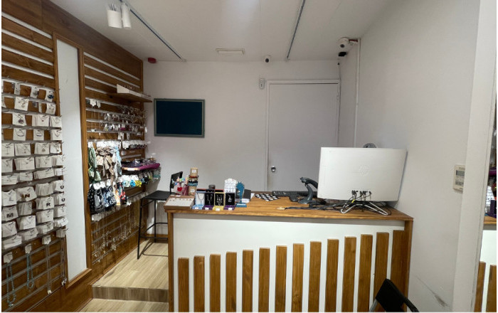 Traspaso - Local comercial -
L'Hospitalet de Llobregat - Santa eulalia