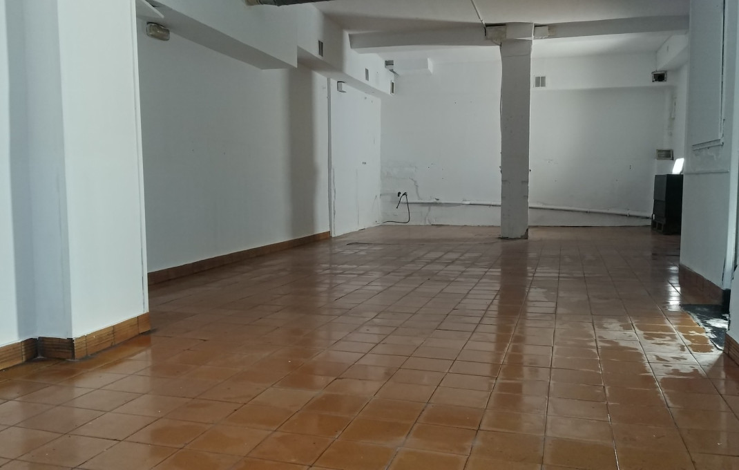 Venta - Local comercial -
Santa Coloma de Gramenet