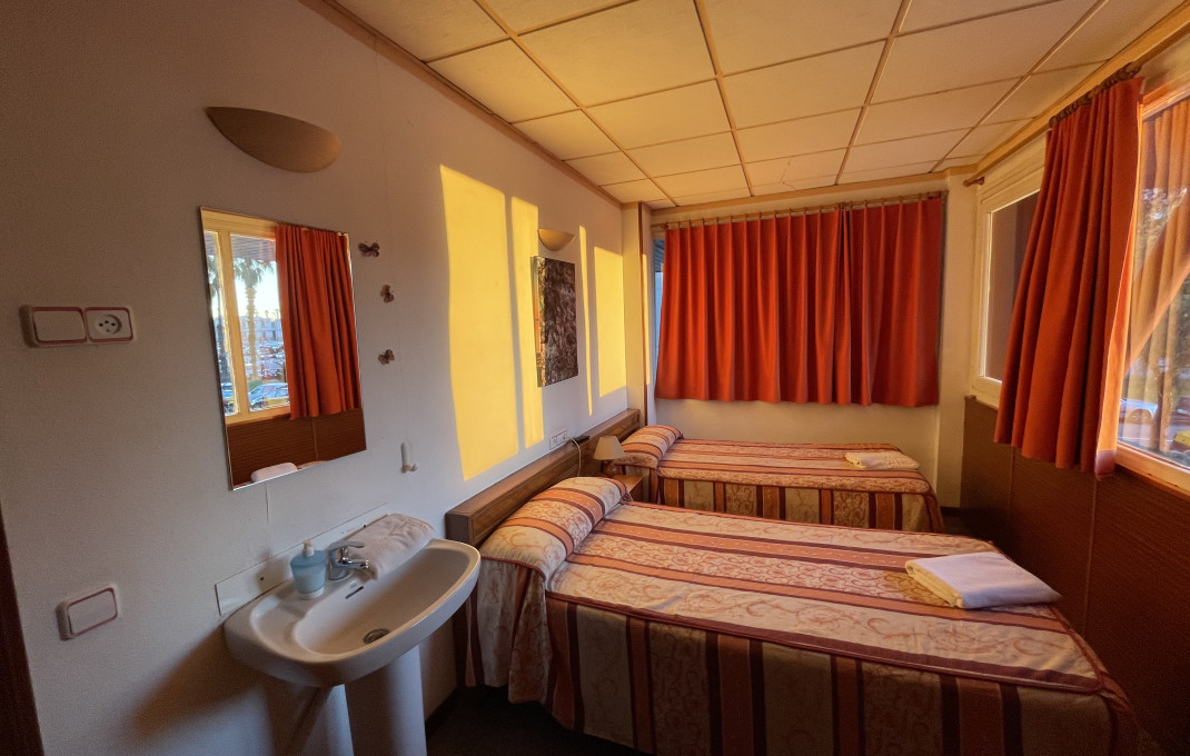 Traspaso - Hostal -
Barcelona - Sants