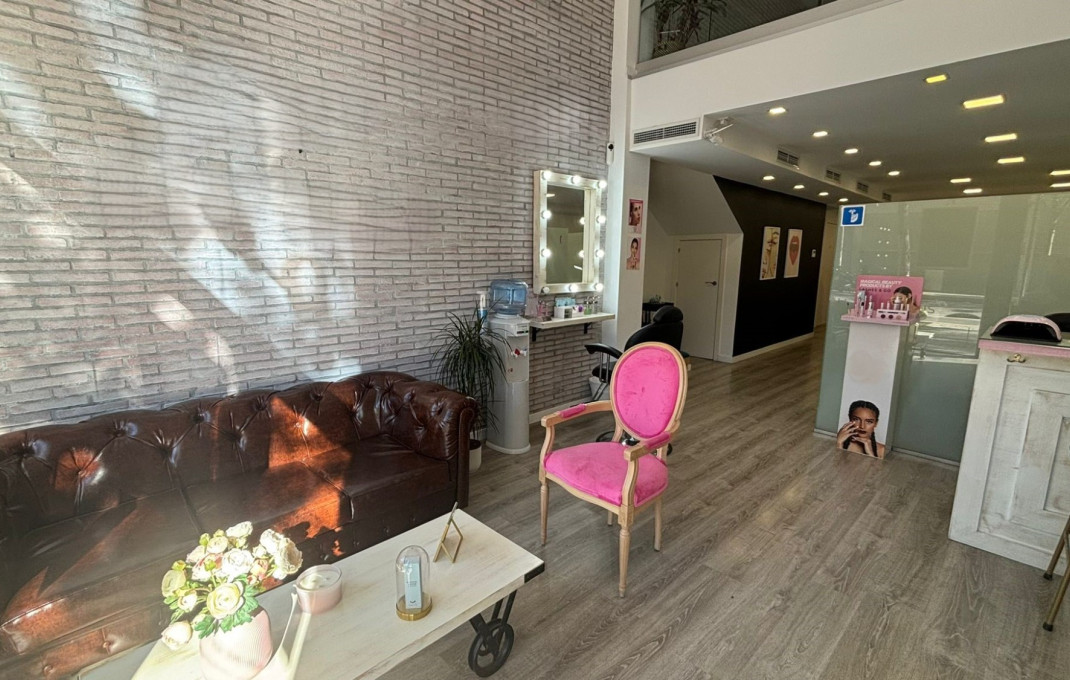 Traspaso - Peluquerias y Estetica -
Barcelona - Sant Martí