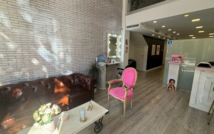 Traspaso - Peluquerias y Estetica -
Barcelona - Sant Martí