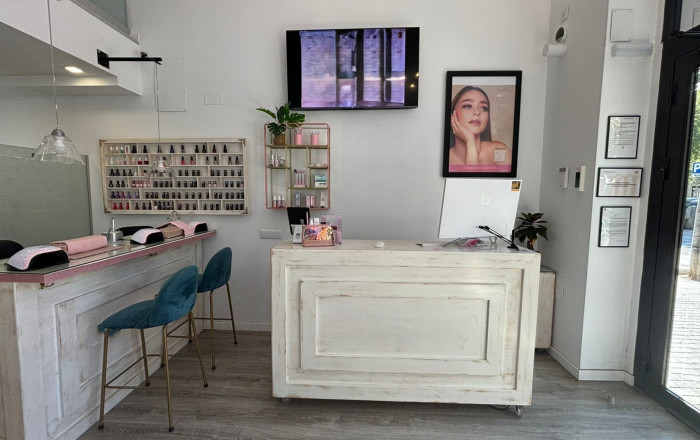 Traspaso - Peluquerias y Estetica -
Barcelona - Sant Martí