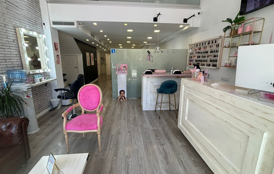 Traspaso - Peluquerias y Estetica -
Barcelona - Sant Martí