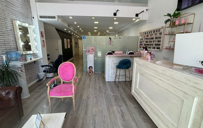 Traspaso - Peluquerias y Estetica -
Barcelona - Sant Martí