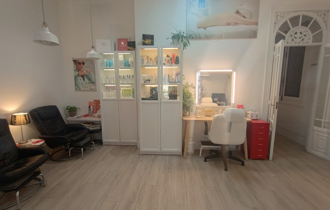 Traspaso - Peluquerias y Estetica -
Barcelona - Gràcia