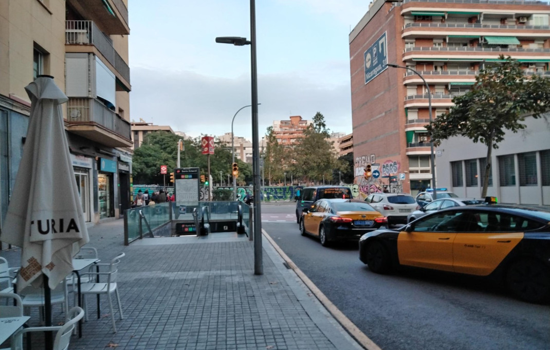 Venta - Local comercial -
Barcelona - Sants