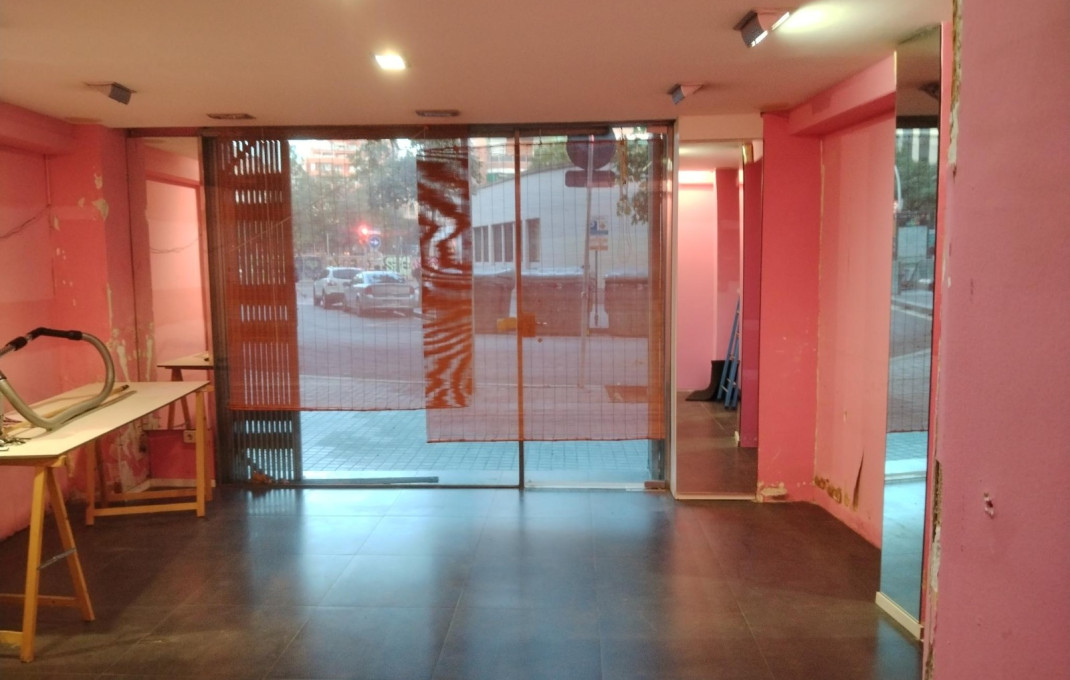 Venta - Local comercial -
Barcelona - Sants