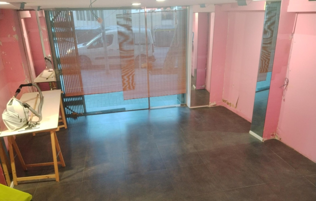 Venta - Local comercial -
Barcelona - Sants