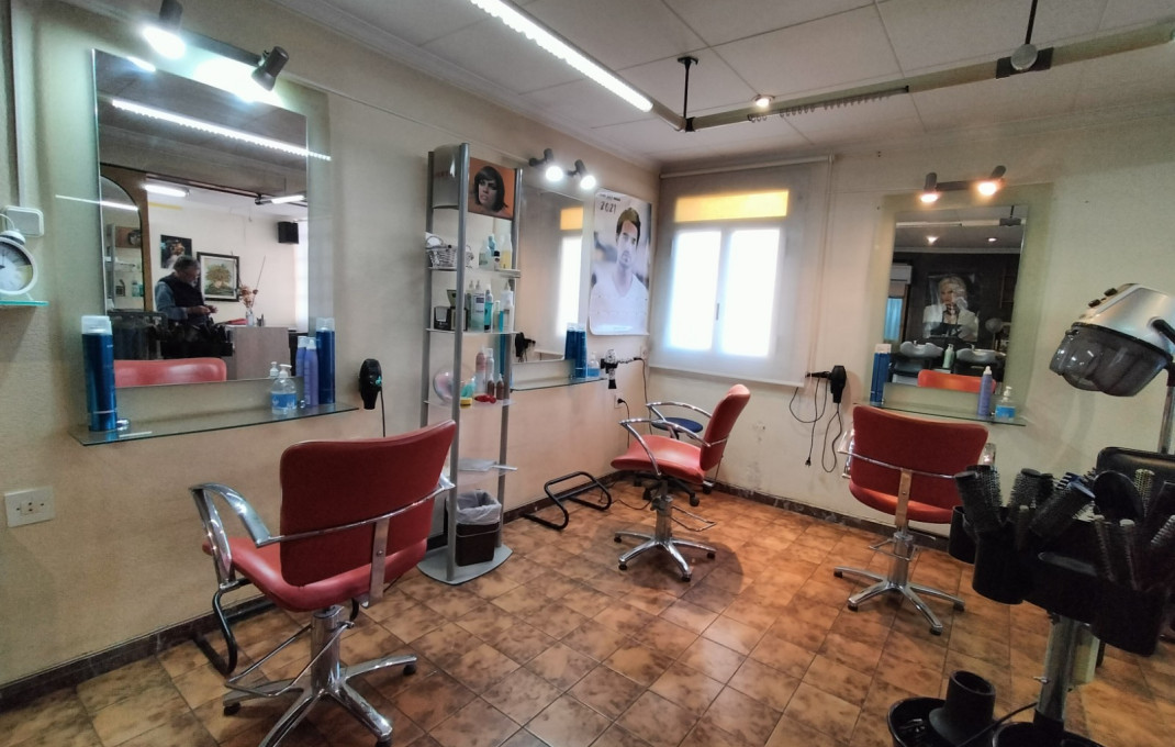 Traspaso - Peluquerias y Estetica -
Cornella de Llobregat - Sant Ildefons