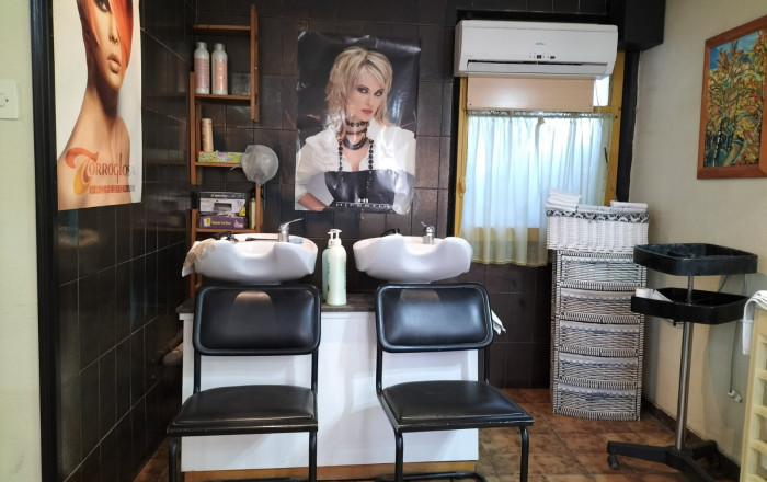 Traspaso - Peluquerias y Estetica -
Cornella de Llobregat - Sant Ildefons