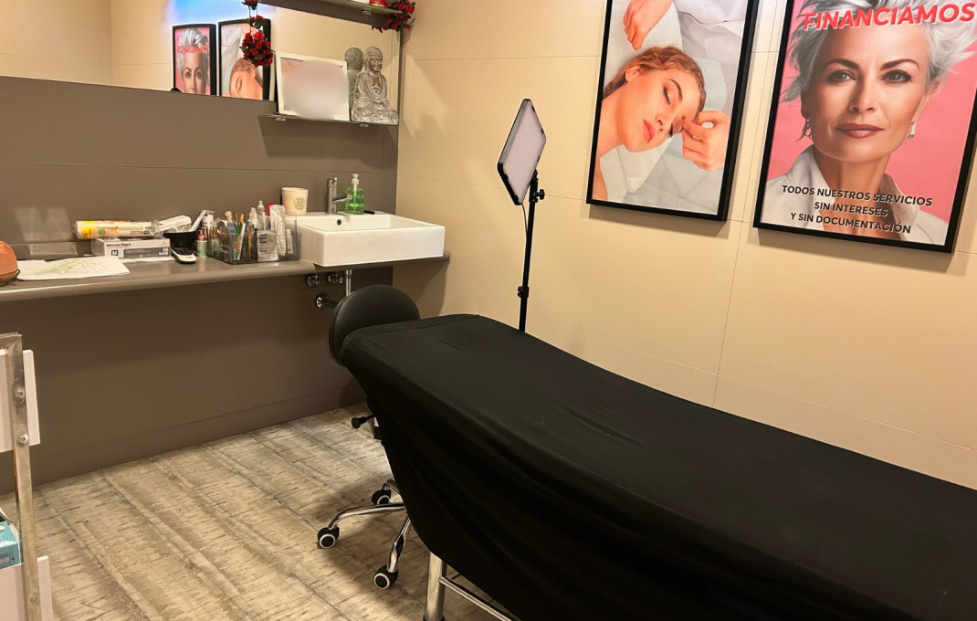 Traspaso - Peluquerias y Estetica -
Cornella de Llobregat - Almeda