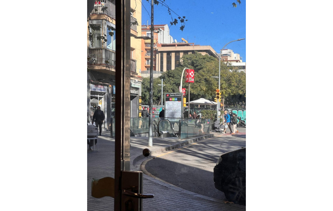 Alquiler - Local comercial -
Barcelona - Sants