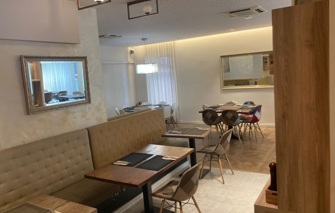 Transfer - Restaurant -
Barcelona - Eixample - Izquierdo Alto