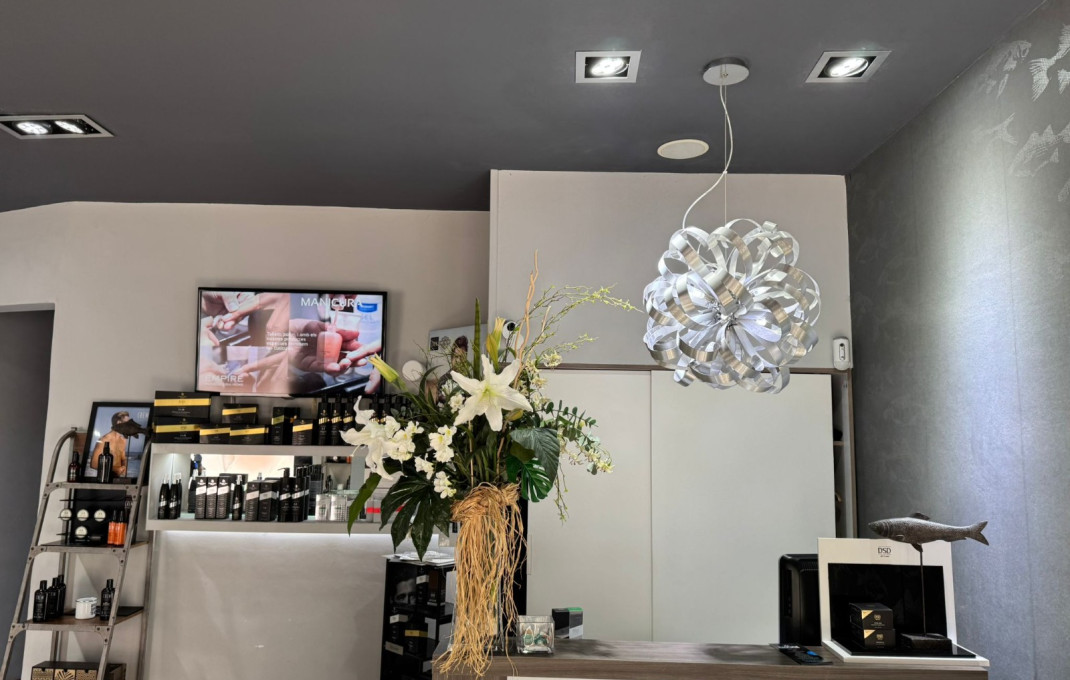 Traspaso - Peluquerias y Estetica -
Barcelona - Eixample