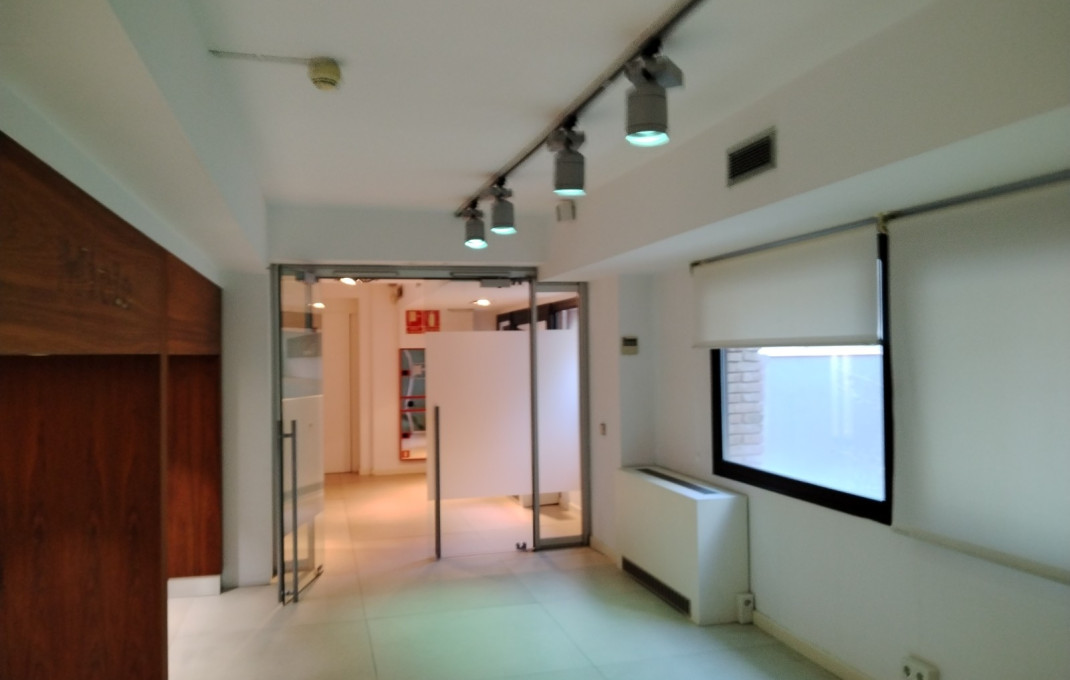 Venta - Local comercial -
Barcelona - Gràcia