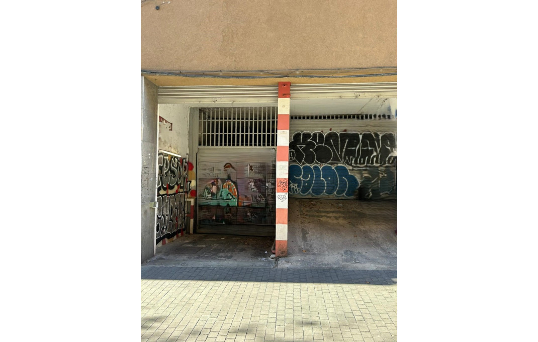 Sale - Local comercial -
Barcelona - Sants