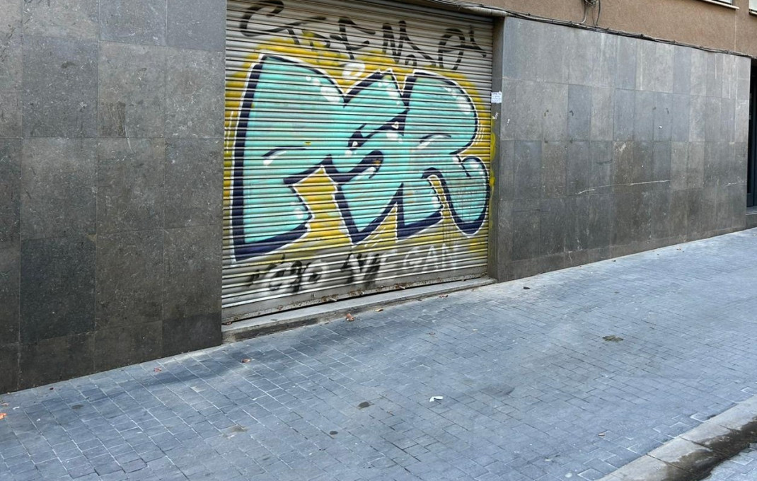 Sale - Local comercial -
Barcelona - Sants