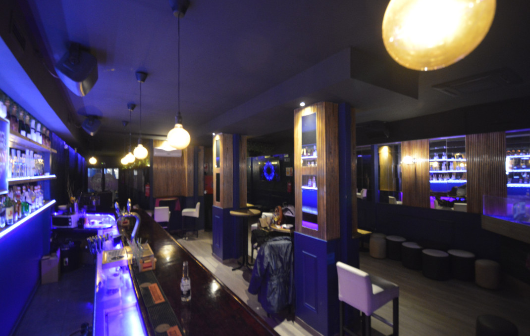 Transfert - Bar Copas Musical -
Barcelona - Eixample Izquierdo