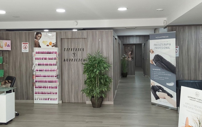 Traspaso - Peluquerias y Estetica -
Sabadell