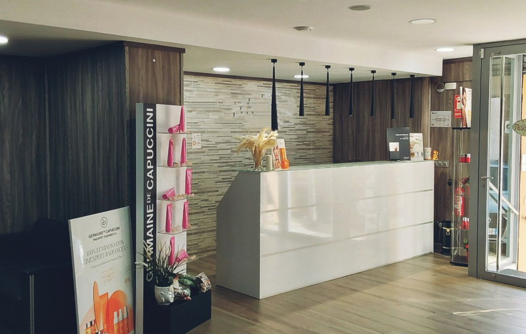 Traspaso - Peluquerias y Estetica -
Sabadell