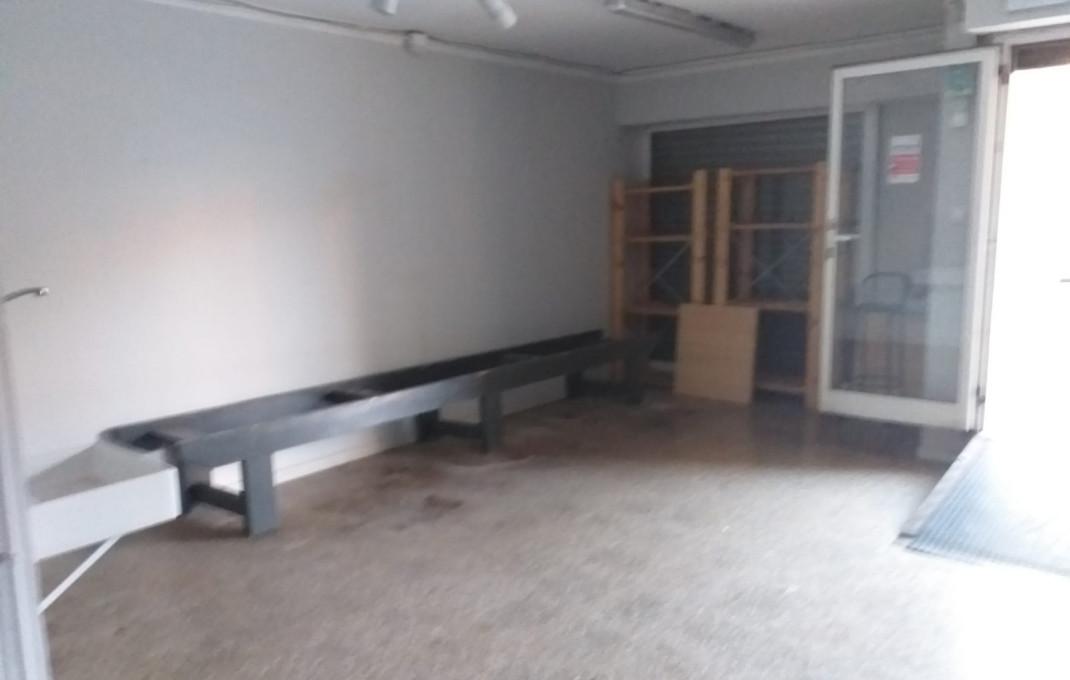 Venta - Local comercial -
Sant Feliu