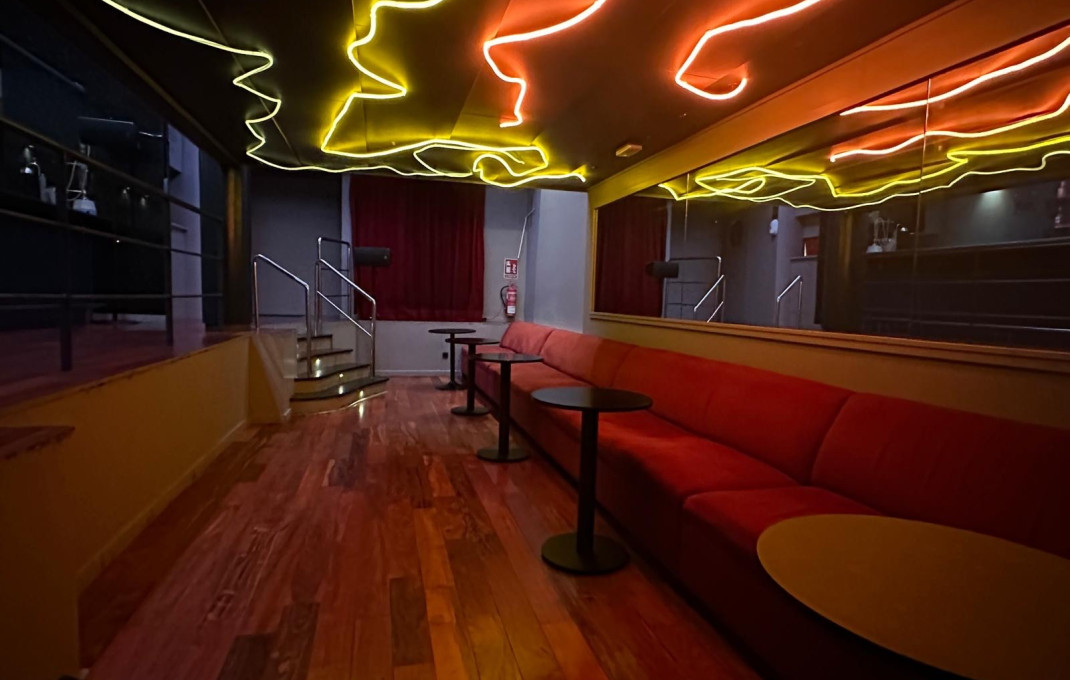 Transfert - Bar Copas Musical -
Barcelona - Eixample Izquierdo