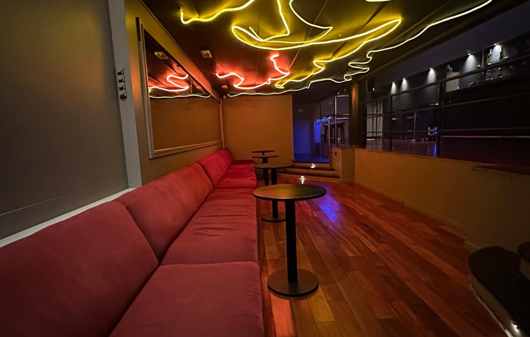 Transfert - Bar Copas Musical -
Barcelona - Eixample Izquierdo