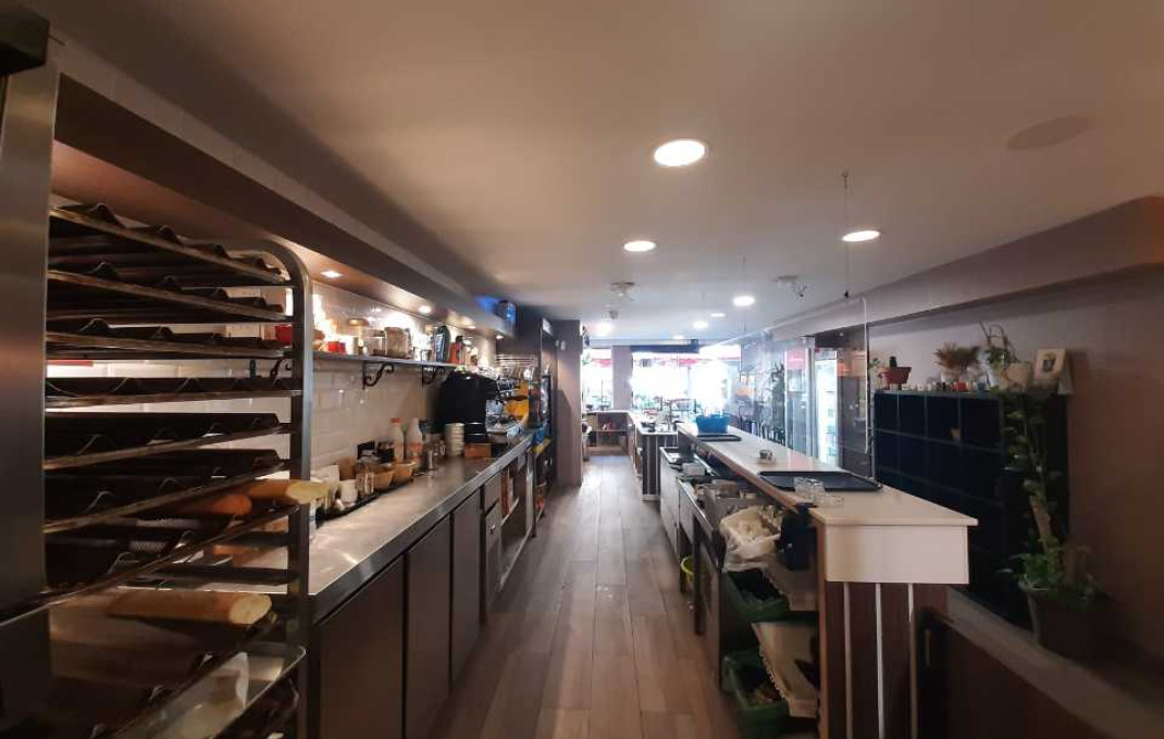 Traspaso - Bar-Cafeteria -
Barcelona - Sants
