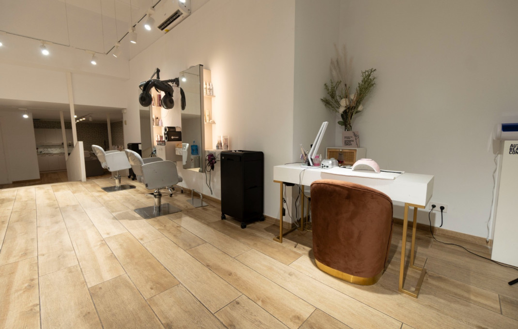 Traspaso - Peluquerias y Estetica -
Barcelona - Sarriá - Francesc Macia