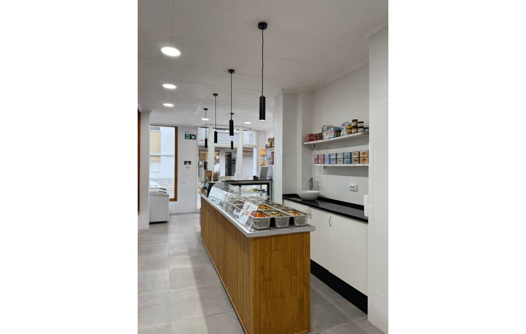 Traspaso - Tienda Alimentacion  -
Girona