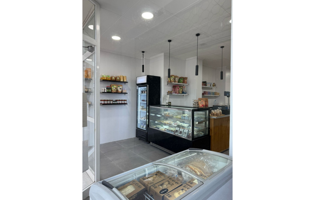 Traspaso - Tienda Alimentacion  -
Girona