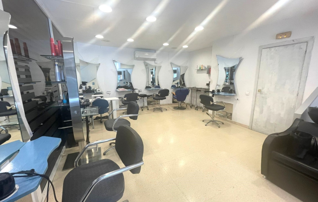 Traspaso - Peluquerias y Estetica -
Barcelona - Sant Andreu