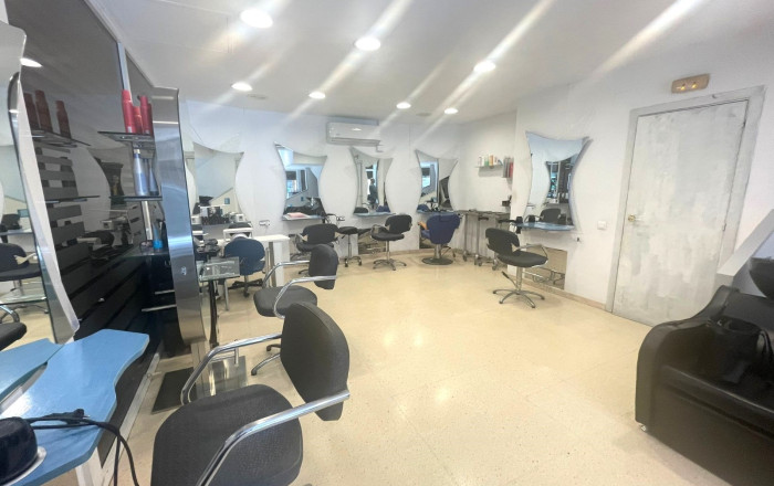 Traspaso - Peluquerias y Estetica -
Barcelona - Sant Andreu