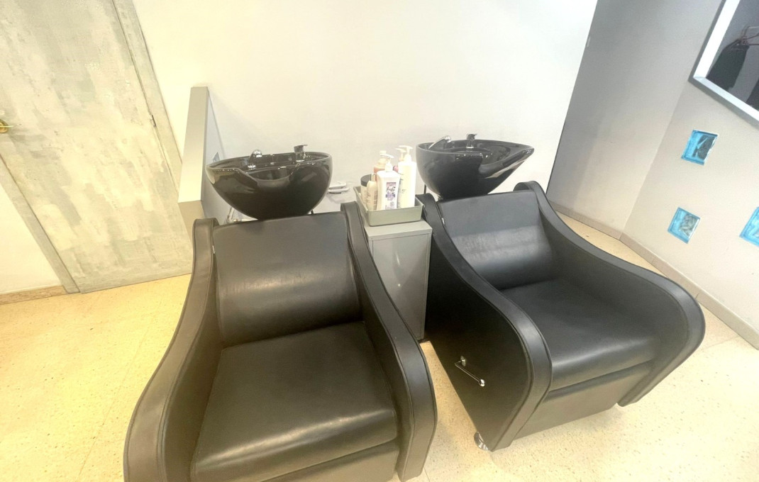 Traspaso - Peluquerias y Estetica -
Barcelona - Sant Andreu