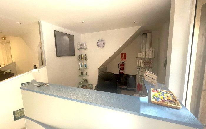 Traspaso - Peluquerias y Estetica -
Barcelona - Sant Andreu