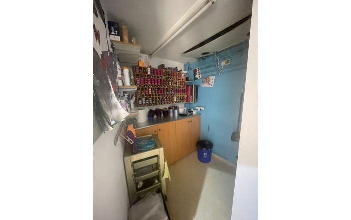 Traspaso - Peluquerias y Estetica -
Barcelona - Sant Andreu