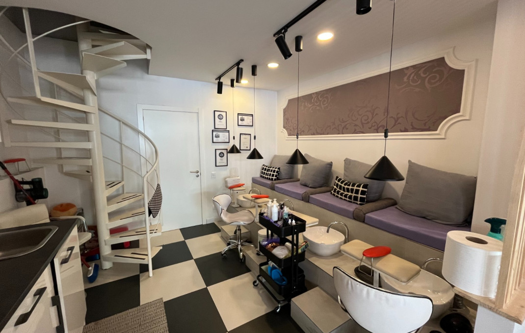 Traspaso - Peluquerias y Estetica -
Barcelona - Sarria-Sant Gervasi