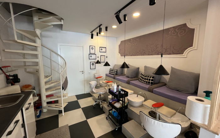 Traspaso - Peluquerias y Estetica -
Barcelona - Sarria-Sant Gervasi