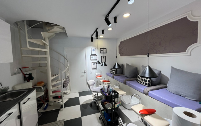 Traspaso - Peluquerias y Estetica -
Barcelona - Sarria-Sant Gervasi