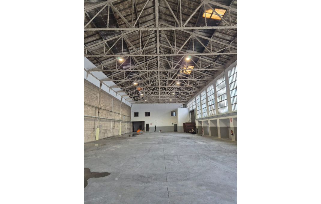 Alquiler - Naves y solares -
Sant Feliu