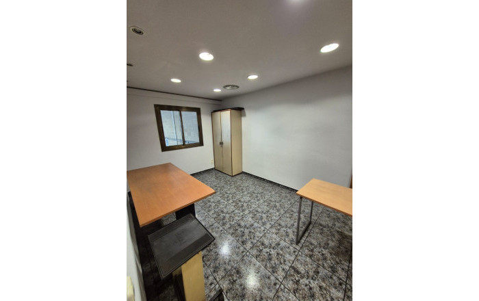 Alquiler - Naves y solares -
Sant Feliu