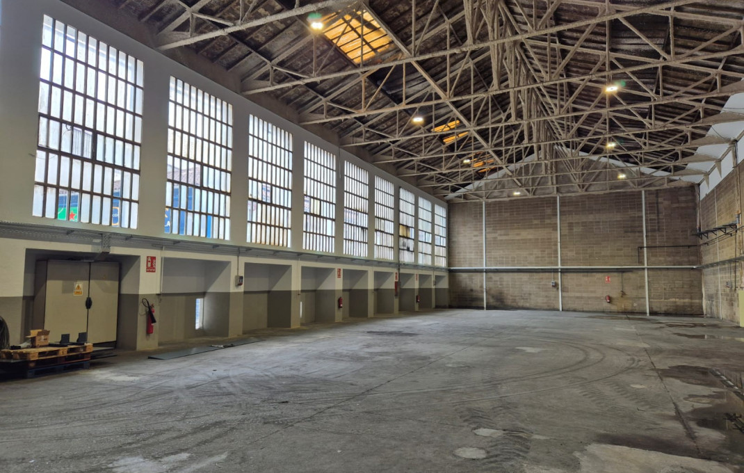 Alquiler - Naves y solares -
Sant Feliu