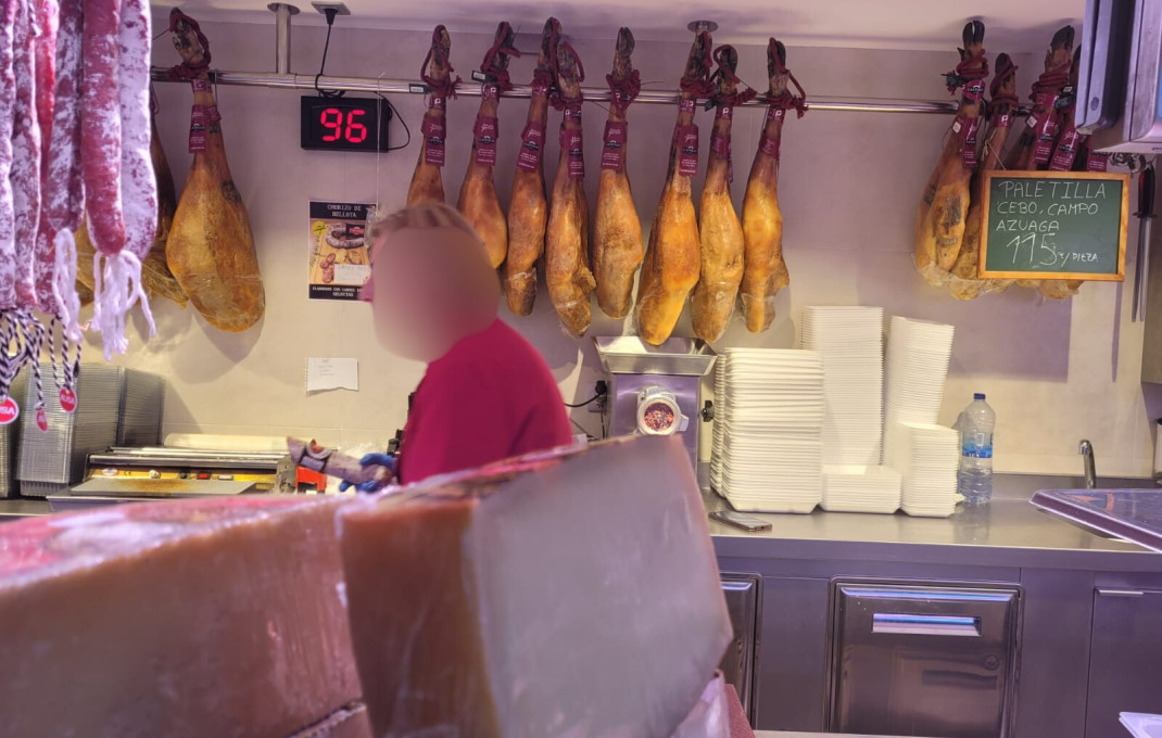 Venta - Parada de mercado -
Esplugues de Llobregat