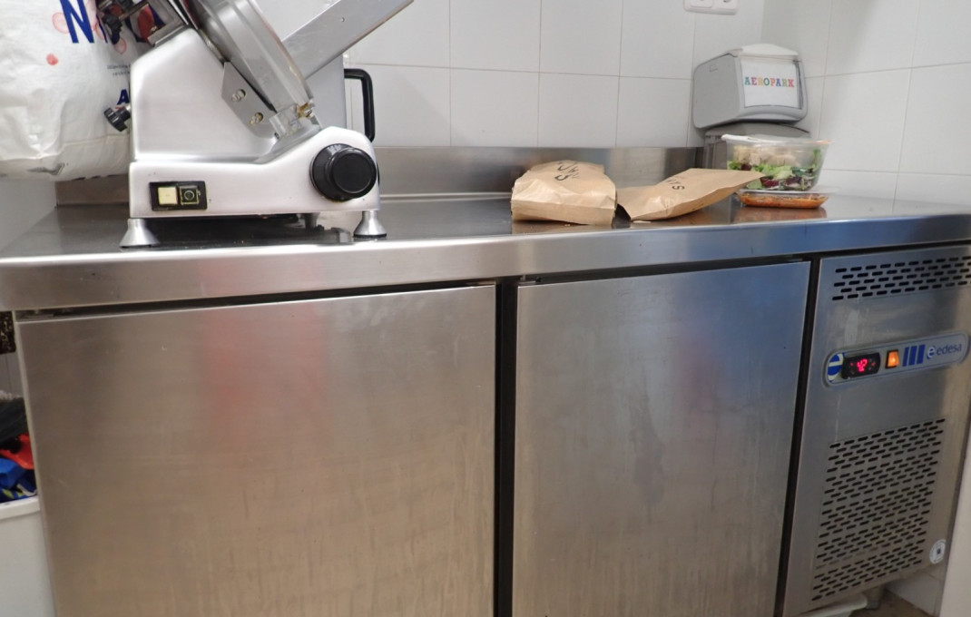 Traspaso - Local comercial -
Viladecans